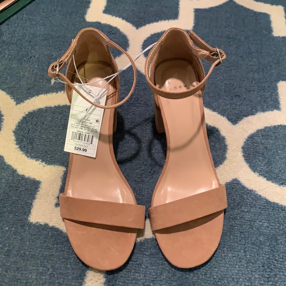 NWT Block Heel Sandals Size 8